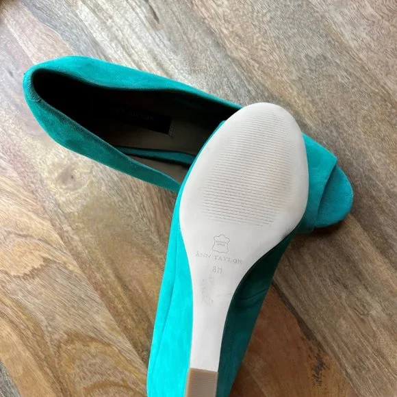 NWOT Ann Taylor Teal Suede Open Toed Wedges - Picture 4 of 4